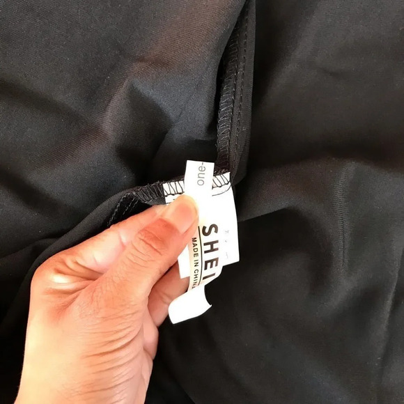 Shein black satin like robe - Picture 5 of 11